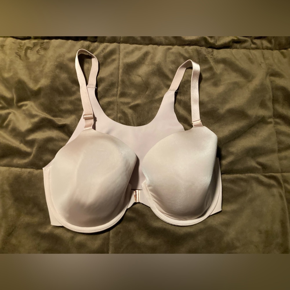 Soma brand, size 34DD, vanishing 360 perfect coverage, front clasp, comfortable